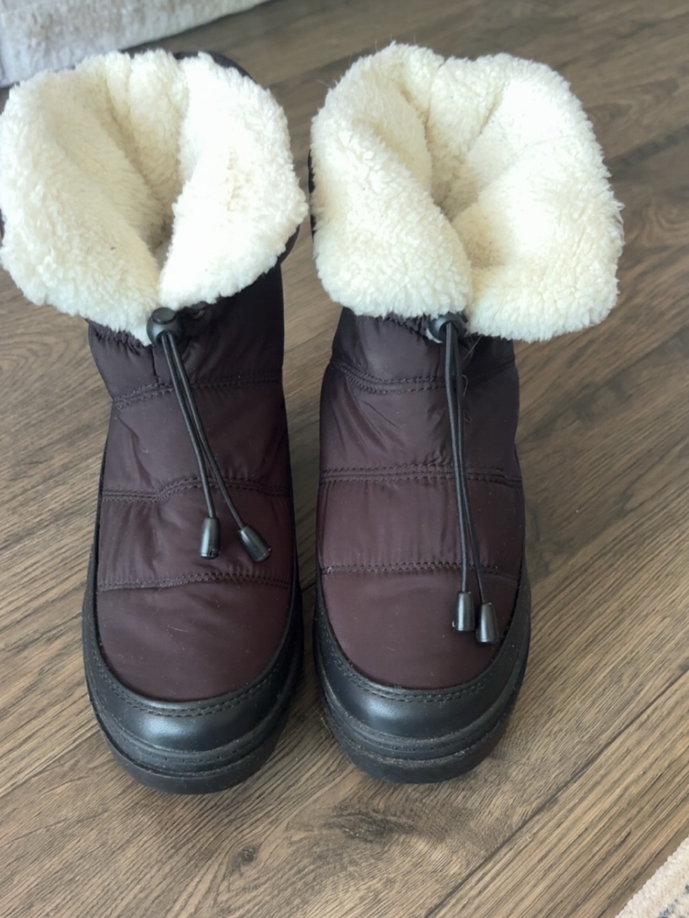 NWOT ASOS Winter Moon Boot South Beach Brand Size 7
